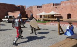 Turniej Rycerski na dziedzińcu zamkowym