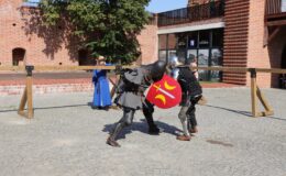 pokaz walki dwóch rycerzy