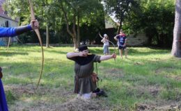 Turniej Rycerski na dziedzińcu zamkowym