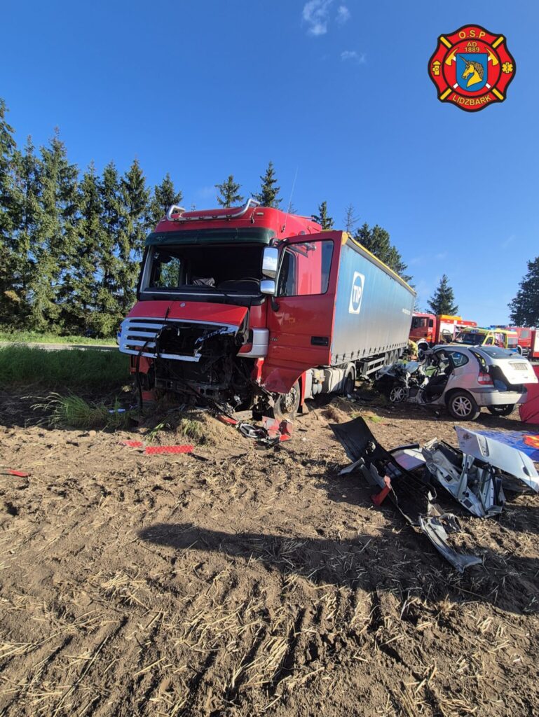 Śmiertelny wypadek. Zderzenie ciężarówki z osobówką