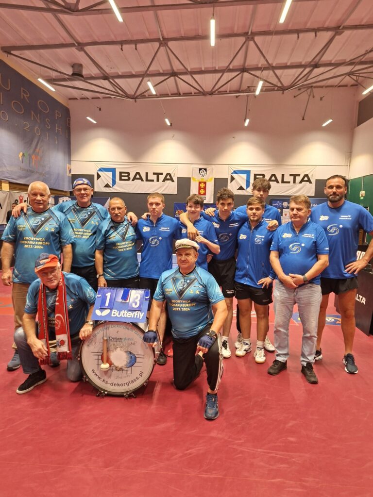 zawodnicy i kibice Dekorglassu Działdowo