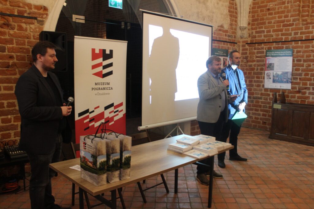„Mazurzy na Działdowszczyźnie – historia, kultura, język” - podsumowanie projektu dr Piotr Szatkowski, dyrektor Muzeum Pogranicza Patryk Kozłowski i kustosz Krzysztof Seimianowski