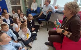 W Szkole Podstawowej nr 3 odbyło się wyjątkowe wydarzenie – Pasowanie na Czytelnika Biblioteki Szkolnej