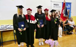 Dyplomatorium i czepkowanie absolwentów Wyższej Szkoły Gospodarki Kolegium Nauk Stosowanych Filii w Działdowie