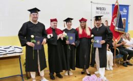 Dyplomatorium i czepkowanie absolwentów Wyższej Szkoły Gospodarki Kolegium Nauk Stosowanych Filii w Działdowie