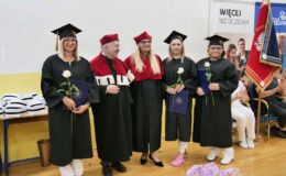 Dyplomatorium i czepkowanie absolwentów Wyższej Szkoły Gospodarki Kolegium Nauk Stosowanych Filii w Działdowie