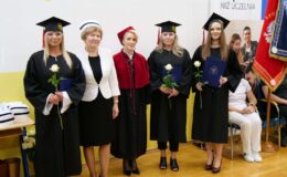 Dyplomatorium i czepkowanie absolwentów Wyższej Szkoły Gospodarki Kolegium Nauk Stosowanych Filii w Działdowie