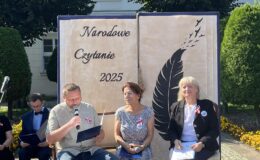 czytają przedstawiciele Działdowskiej Kuźnia Słowa