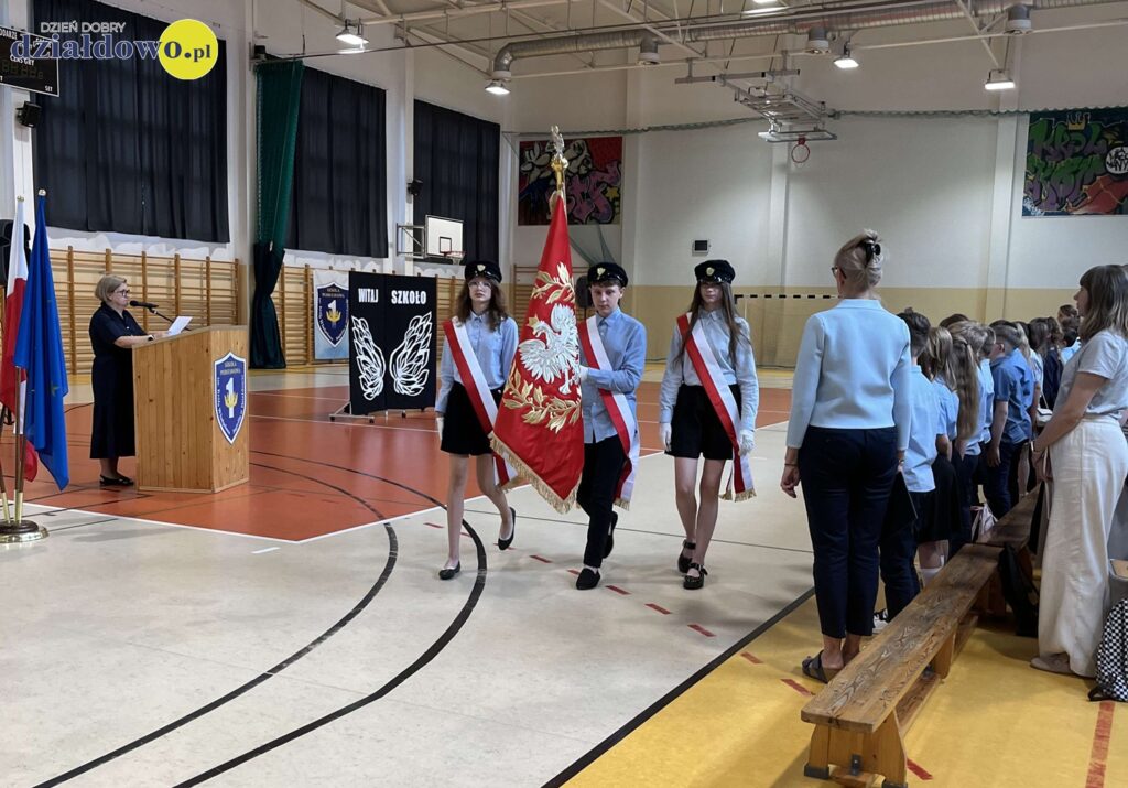 Poczet Sztandarowy Szkoły Podstawowej nr 1 w Działdowie / fot. Julia Grochowska