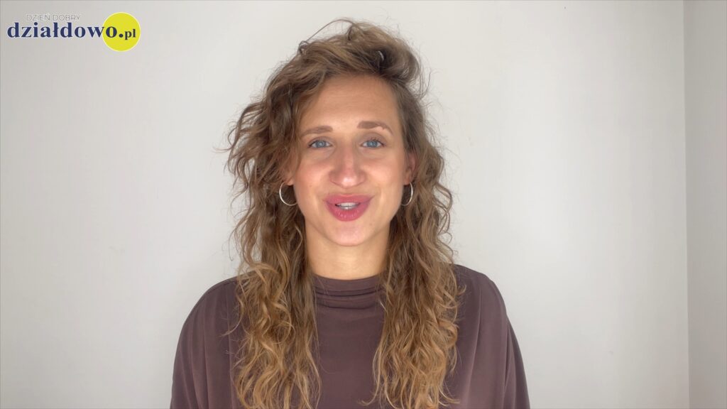 Natalia Świniarska z okazji Międzynarodowego Dnia Języków Migowych opowiada o społeczności głuchych Natalia Świniarska, zdjęcie portretowe)