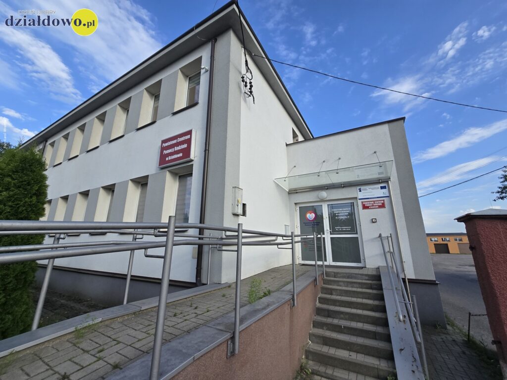 wejście do budynku PCPR w Działdowie