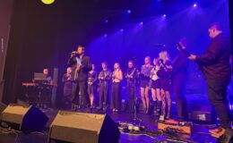 muzycy występujący na scenie MDK podczas koncertu "Muzyczne Zaduszki"