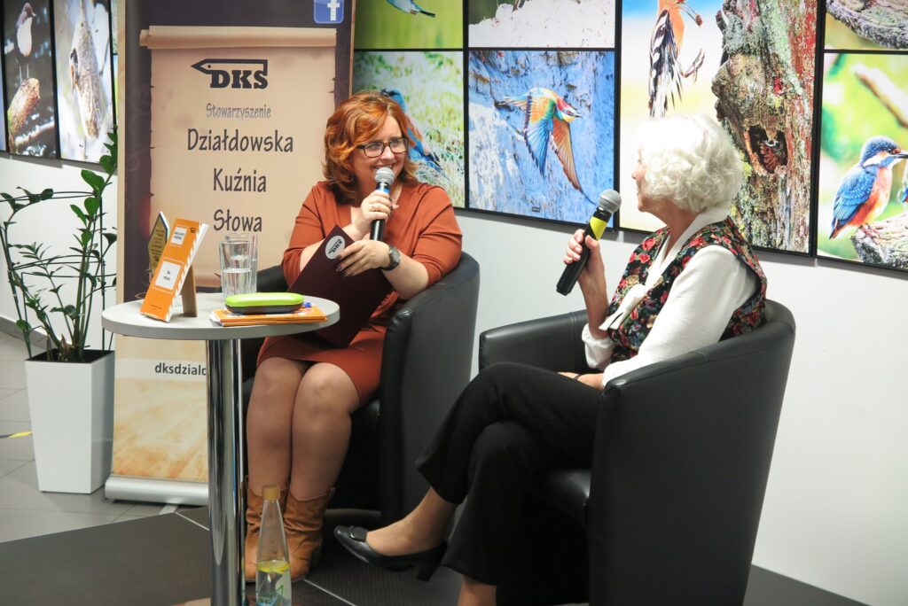 Renata Buczyńska podczas rozmowy z Hanną Jolantą Wiśniewską