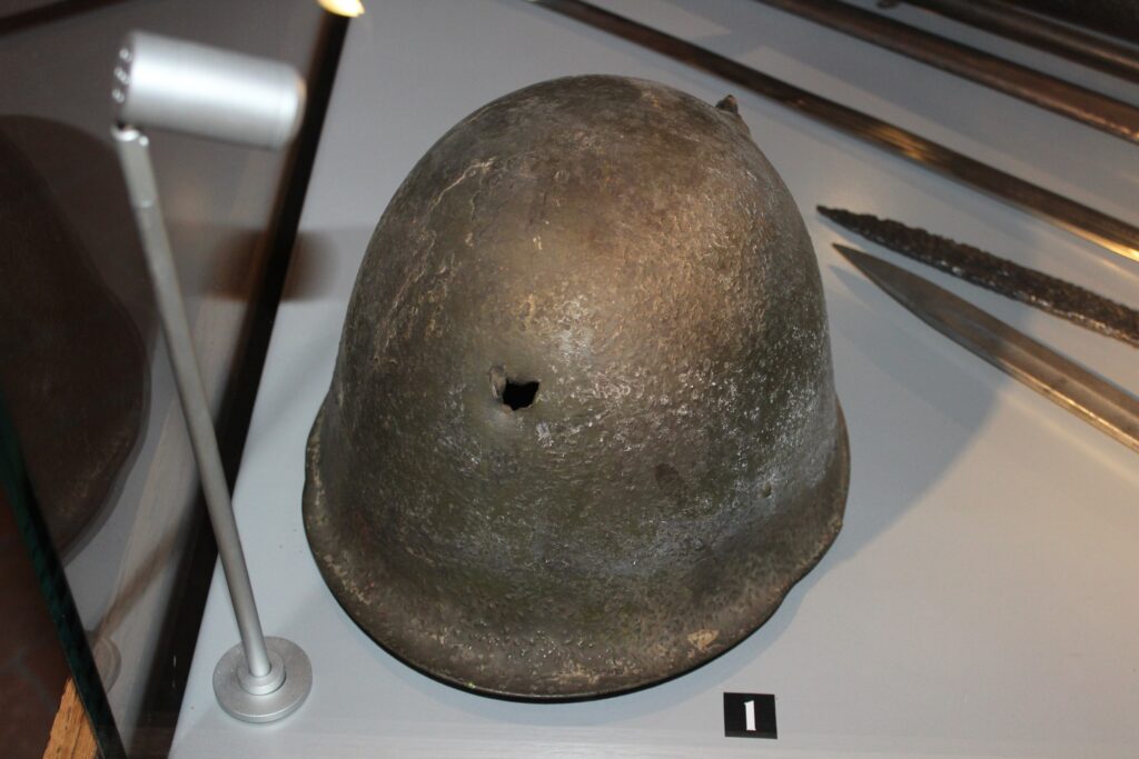 Wiersz inspirowany "Salamandrą" - kim był żołnierz, który nosił ten hełm hełm polski wz. 31, zwany "Salamandrą"