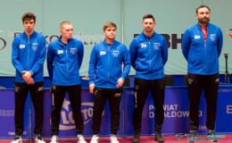 stoi pięciu mężczyzn, zawodnicy i trener Dekorglassu Działdowo / fot. Dekorglass