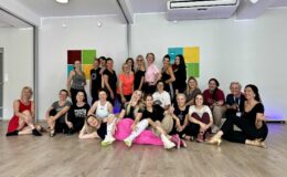 pamiątkowa fotografia uczestników zajęć Dance Camp