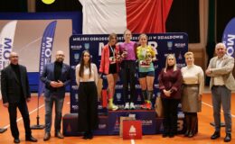 kobiety stoją na podium podczas 10. Działdowskich Biegów Niepodległości