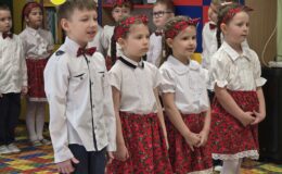 Uroczysta akademia z okazji Święta Niepodległości w Przedszkolu nr 5