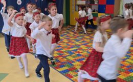 Uroczysta akademia z okazji Święta Niepodległości w Przedszkolu nr 5