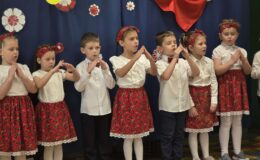 Uroczysta akademia z okazji Święta Niepodległości w Przedszkolu nr 5