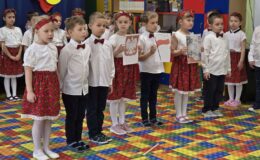 Uroczysta akademia z okazji Święta Niepodległości w Przedszkolu nr 5
