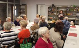 Seniorzy na warsztatach z okazji Narodowego Święta Niepodległości