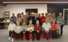 Seniorzy na warsztatach z okazji Narodowego Święta Niepodległości