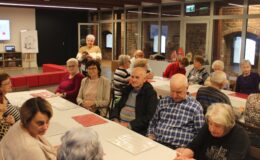 Seniorzy na warsztatach z okazji Narodowego Święta Niepodległości