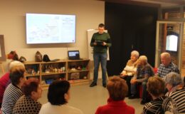 Seniorzy na warsztatach z okazji Narodowego Święta Niepodległości