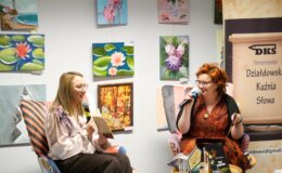 Anety Popowicz i Renata Buczyńska podczas Wieczorku Poetyckiego w Miejskiej bibliotece Publicznej