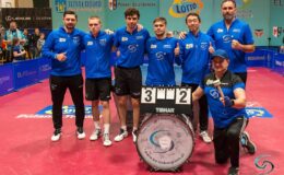 grupa mężczyzny w sali gimnastycznej fot. KS Dekorglass