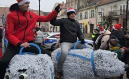 „Sztafeta z Mikołajem” rozświetliła ulice Działdowa