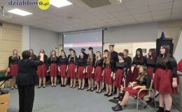 Anna Barbara Czuraj-Struzik z honorową odznaką Zasłużony dla Kultury Polskiej