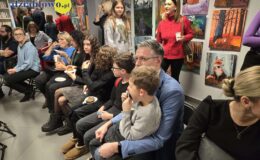 „Wędrując leśnymi ścieżkami” – wystawa prac młodych artystów w MBP