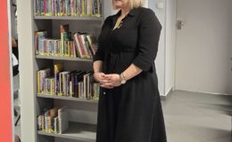 „Wędrując leśnymi ścieżkami” – wystawa prac młodych artystów w MBP