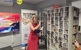 „Wędrując leśnymi ścieżkami” – wystawa prac młodych artystów w MBP