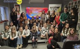 „Wędrując leśnymi ścieżkami” – wystawa prac młodych artystów w MBP