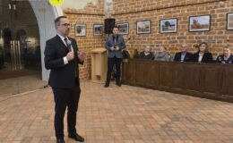 Posłowie na Sejm  RP Robert Gontarz i Marcin Horała spotkali się a mieszkańcami Działdowa