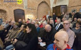 Posłowie na Sejm  RP Robert Gontarz i Marcin Horała spotkali się a mieszkańcami Działdowa