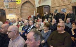 Posłowie na Sejm  RP Robert Gontarz i Marcin Horała spotkali się a mieszkańcami Działdowa