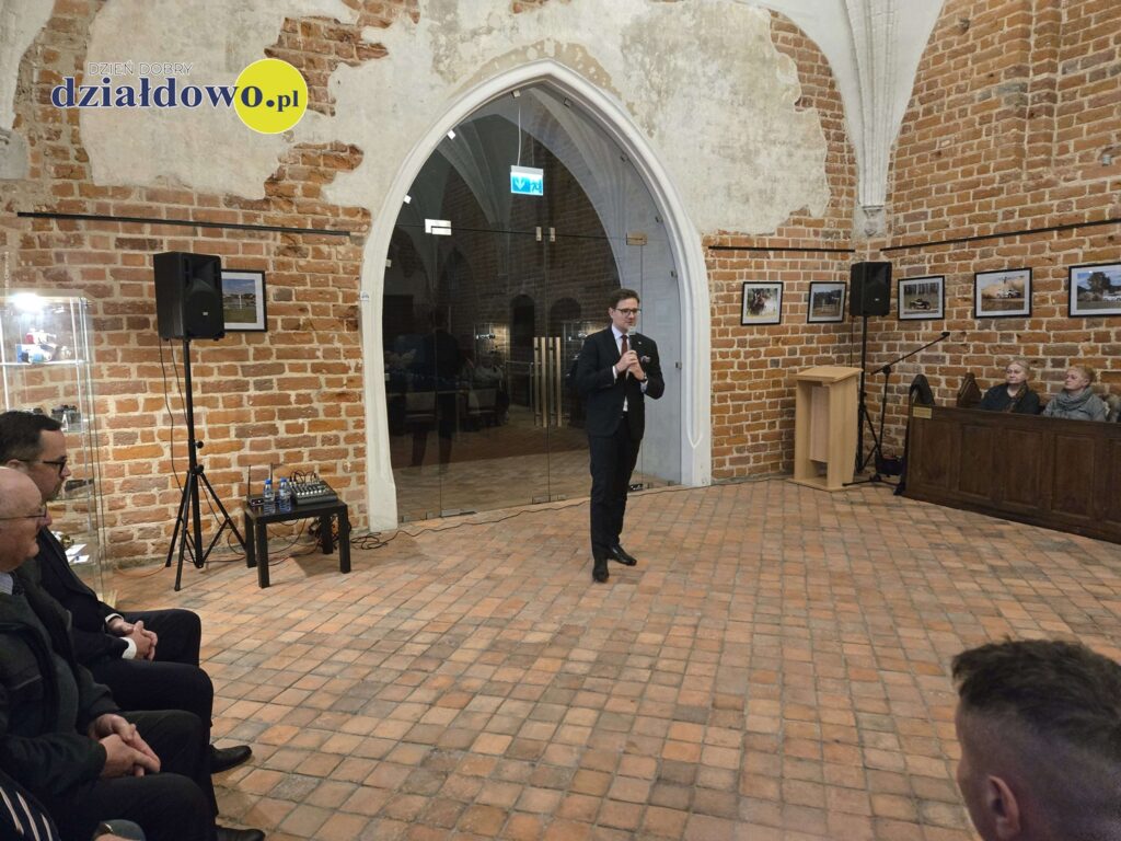 poseł na Sejm RP Robert Gontarz podczas spotkania w Działdowie