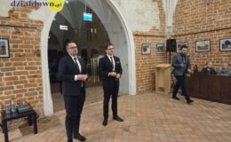 Posłowie na Sejm  RP Robert Gontarz i Marcin Horała spotkali się a mieszkańcami Działdowa