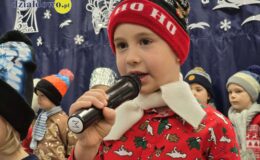 „Hu, hu, ha” – zimowe przedstawienie w Przedszkolu nr 3