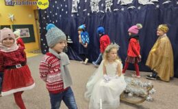 „Hu, hu, ha” – zimowe przedstawienie w Przedszkolu nr 3