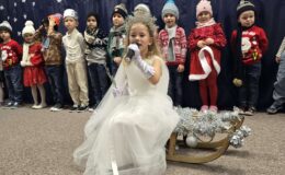 „Hu, hu, ha” – zimowe przedstawienie w Przedszkolu nr 3