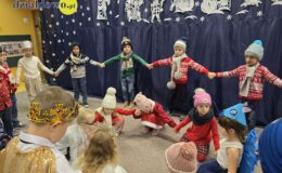 „Hu, hu, ha” – zimowe przedstawienie w Przedszkolu nr 3