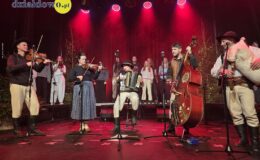 Kapela Malinorze, Św. Mikołaj i artyści ze Szkoły Muzyki i Tańca Art Music w świątecznej odsłonie