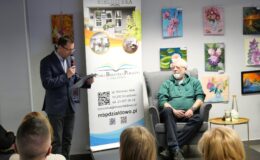 W Miejskiej Bibliotece Publicznej w Działdowie odbyło się niezwykle inspirujące spotkanie autorskie z Tomaszem Raczkiem, wybitnym krytykiem filmowym, publicystą i laureatem prestiżowych nagród.