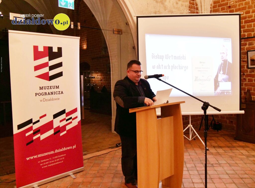 Andrzej Rutecki podczas prelekcji na temat błogosławionego Biskupa Leona Wetmańskiego w Muzeum Pogranicza w Działdowie