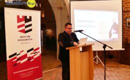 Andrzej Rutecki podczas prelekcji na temat błogosławionego Biskupa Leona Wetmańskiego w Muzeum Pogranicza w Działdowie